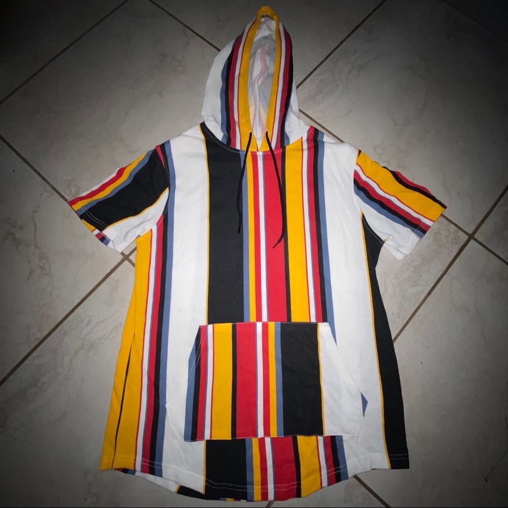 SHORT SLEEVE HOODED PULLOVER
